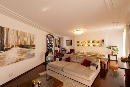 Casa à venda com 350m², 4 quartos e 6 vagasSala