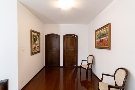Casa à venda com 350m², 4 quartos e 6 vagasHall