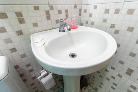 Casa de condomínio à venda com 60m², 2 quartos e 1 vaga Casa de condomínio à venda com 60m², 2 quartos e 1 vagaBanheiro da Suíte 1