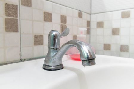 Casa de condomínio à venda com 60m², 2 quartos e 1 vaga Casa de condomínio à venda com 60m², 2 quartos e 1 vagaBanheiro - torneira