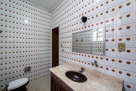 Casa para alugar com 150m², 3 quartos e 2 vagasBanheiro suíte