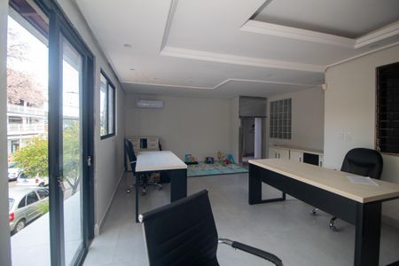 Casa à venda com 280m², 3 quartos e 2 vagas Casa à venda com 280m², 3 quartos e 2 vagasEscritório