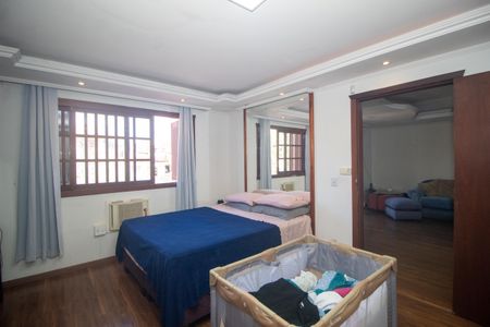 Casa à venda com 280m², 3 quartos e 2 vagas Casa à venda com 280m², 3 quartos e 2 vagasSuíte