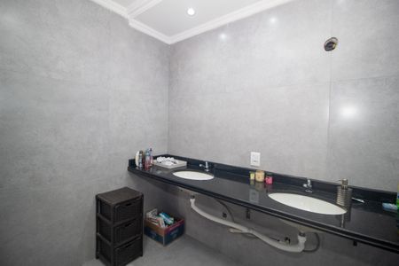 Casa à venda com 280m², 3 quartos e 2 vagas Casa à venda com 280m², 3 quartos e 2 vagasBanheiro da Suíte