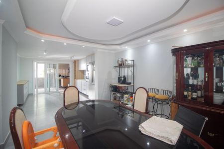 Casa à venda com 280m², 3 quartos e 2 vagas Casa à venda com 280m², 3 quartos e 2 vagasSala