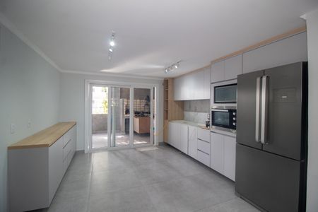 Casa à venda com 280m², 3 quartos e 2 vagas Casa à venda com 280m², 3 quartos e 2 vagasCozinha