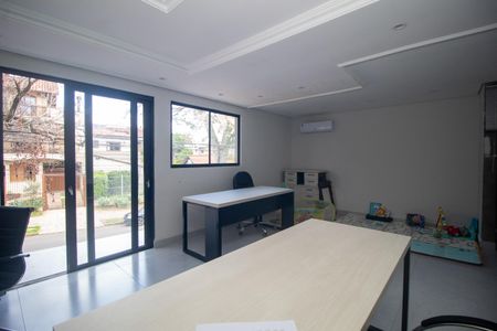 Casa à venda com 280m², 3 quartos e 2 vagas Casa à venda com 280m², 3 quartos e 2 vagasEscritório