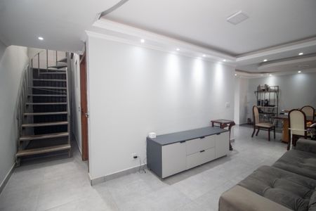 Casa à venda com 280m², 3 quartos e 2 vagas Casa à venda com 280m², 3 quartos e 2 vagasSala