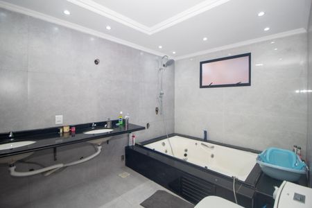 Casa à venda com 280m², 3 quartos e 2 vagas Casa à venda com 280m², 3 quartos e 2 vagasBanheiro da Suíte