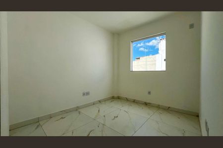 Casa à venda com 80m², 2 quartos e 2 vagas