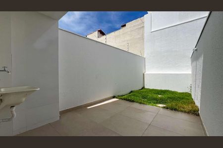 Casa à venda com 80m², 2 quartos e 2 vagas