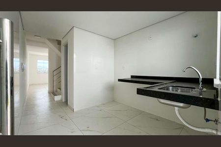 Casa à venda com 80m², 2 quartos e 2 vagas