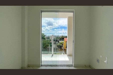 Casa à venda com 80m², 2 quartos e 2 vagas