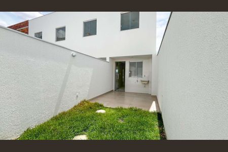 Casa à venda com 80m², 2 quartos e 2 vagas