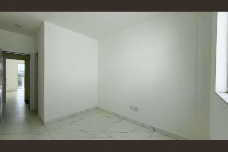 Casa à venda com 80m², 2 quartos e 2 vagas