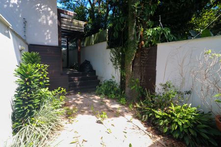 Casa de condomínio à venda com 175m², 3 quartos e 2 vagas Casa de condomínio à venda com 175m², 3 quartos e 2 vagasQuintal