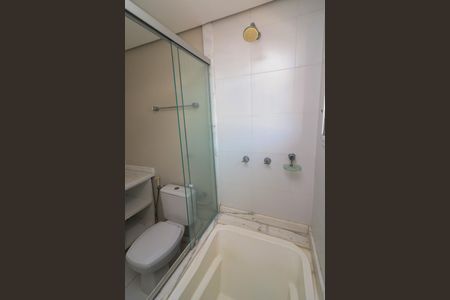 Casa de condomínio à venda com 175m², 3 quartos e 2 vagas Casa de condomínio à venda com 175m², 3 quartos e 2 vagasBanheiro da Suíte