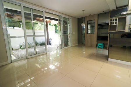 Casa de condomínio à venda com 175m², 3 quartos e 2 vagas Casa de condomínio à venda com 175m², 3 quartos e 2 vagasSala de Jantar