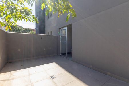 Apartamento à venda com 95m², 3 quartos e 2 vagas Apartamento à venda com 95m², 3 quartos e 2 vagasTerraço