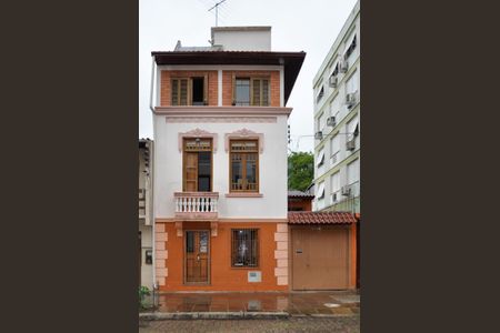 Casa à venda com 160m², 5 quartos e 2 vagasFachada