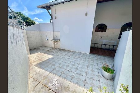 Casa à venda com 188m², 4 quartos e 6 vagas Casa à venda com 188m², 4 quartos e 6 vagasÁrea Externa - Serviço