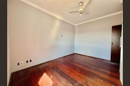 Casa à venda com 188m², 4 quartos e 6 vagas Casa à venda com 188m², 4 quartos e 6 vagasQuarto 1