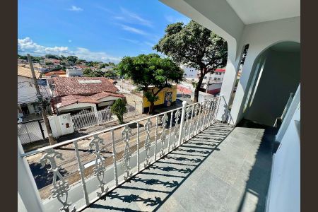 Casa à venda com 188m², 4 quartos e 6 vagas Casa à venda com 188m², 4 quartos e 6 vagasVaranda da Sala