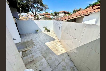 Casa à venda com 188m², 4 quartos e 6 vagas Casa à venda com 188m², 4 quartos e 6 vagasÁrea Externa - Serviço