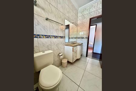 Casa à venda com 188m², 4 quartos e 6 vagas Casa à venda com 188m², 4 quartos e 6 vagasBanheiro Social