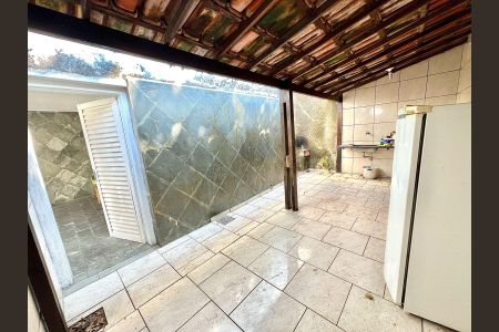 Casa à venda com 188m², 4 quartos e 6 vagas Casa à venda com 188m², 4 quartos e 6 vagasÁrea Externa - Piso Inferior