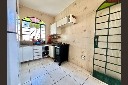 Casa à venda com 188m², 4 quartos e 6 vagas Casa à venda com 188m², 4 quartos e 6 vagasCozinha
