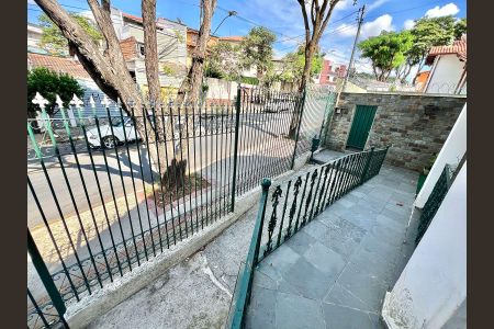 Casa à venda com 188m², 4 quartos e 6 vagas Casa à venda com 188m², 4 quartos e 6 vagasÁrea Externa - Frente Casa