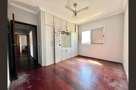 Casa à venda com 188m², 4 quartos e 6 vagas Casa à venda com 188m², 4 quartos e 6 vagasQuarto 1