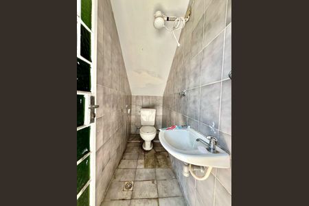 Casa à venda com 188m², 4 quartos e 6 vagas Casa à venda com 188m², 4 quartos e 6 vagasLavabo - Piso Inferior