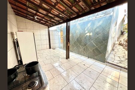 Casa à venda com 188m², 4 quartos e 6 vagas Casa à venda com 188m², 4 quartos e 6 vagasÁrea Externa - Piso Inferior