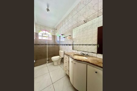 Casa à venda com 188m², 4 quartos e 6 vagas Casa à venda com 188m², 4 quartos e 6 vagasBanheiro Social