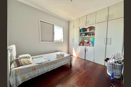 Casa à venda com 188m², 4 quartos e 6 vagas Casa à venda com 188m², 4 quartos e 6 vagasQuarto 2