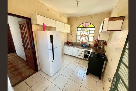 Casa à venda com 188m², 4 quartos e 6 vagas Casa à venda com 188m², 4 quartos e 6 vagasCozinha