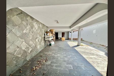 Casa à venda com 188m², 4 quartos e 6 vagas Casa à venda com 188m², 4 quartos e 6 vagasÁrea Externa - Piso Inferior