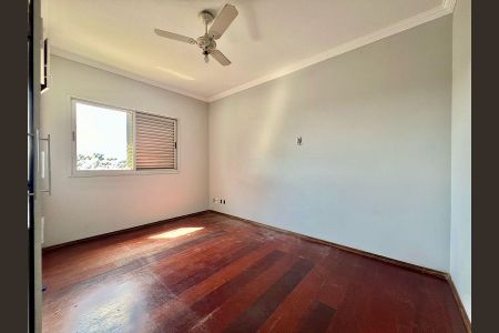 Casa à venda com 188m², 4 quartos e 6 vagas Casa à venda com 188m², 4 quartos e 6 vagasQuarto 1