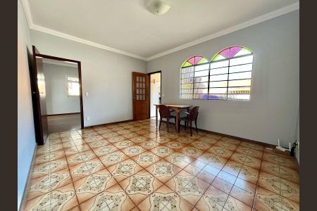 Casa à venda com 188m², 4 quartos e 6 vagas Casa à venda com 188m², 4 quartos e 6 vagasSala de Jantar