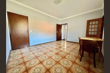 Casa à venda com 188m², 4 quartos e 6 vagas Casa à venda com 188m², 4 quartos e 6 vagasSala de Jantar