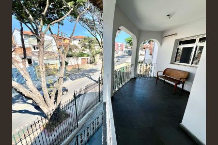 Casa à venda com 188m², 4 quartos e 6 vagas Casa à venda com 188m², 4 quartos e 6 vagasVaranda da Sala