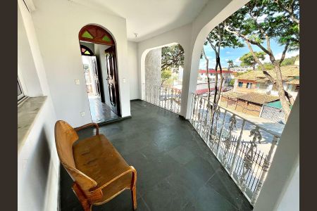 Casa à venda com 188m², 4 quartos e 6 vagas Casa à venda com 188m², 4 quartos e 6 vagasVaranda da Sala