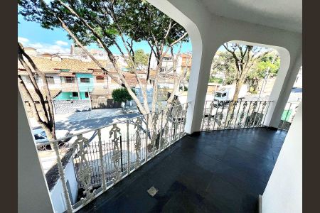 Casa à venda com 188m², 4 quartos e 6 vagas Casa à venda com 188m², 4 quartos e 6 vagasVaranda da Sala