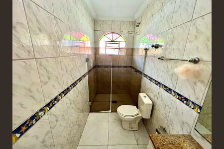 Casa à venda com 188m², 4 quartos e 6 vagas Casa à venda com 188m², 4 quartos e 6 vagasBanheiro Social