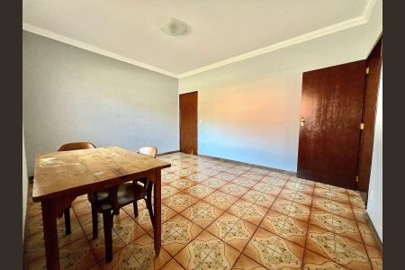 Casa à venda com 188m², 4 quartos e 6 vagas Casa à venda com 188m², 4 quartos e 6 vagasSala de Jantar