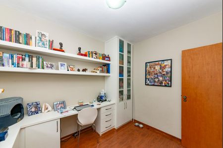 Apartamento à venda com 210m², 4 quartos e 3 vagasQuarto 2