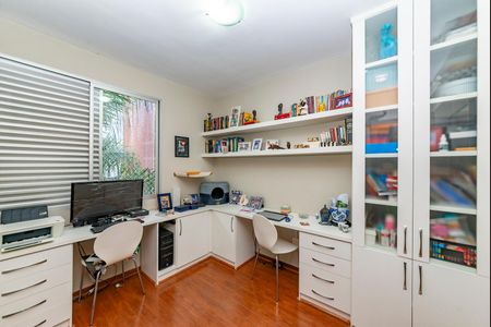 Apartamento à venda com 210m², 4 quartos e 3 vagasQuarto 2