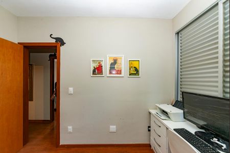 Apartamento à venda com 210m², 4 quartos e 3 vagasQuarto 2